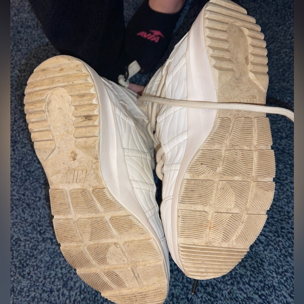 Women's White Nike High-Top Book! - Picture 4 of 5